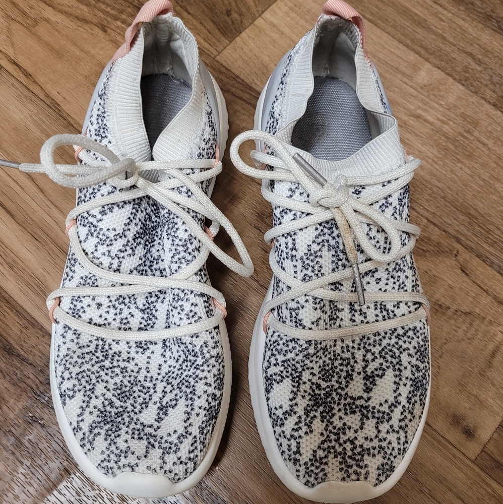 Adidas Woman Cloudfoam Sz 7.5